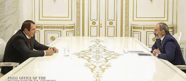 Встреча премьер-министра Никола Пашиняна и председателя партии Процветающая Армения Гагика Царукяна (8 октября 2018). Еревaн - Sputnik Армения