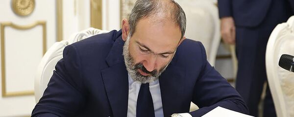 Встреча премьер-министра Никола Пашиняна и председателя партии Процветающая Армения Гагика Царукяна (8 октября 2018). Еревaн - Sputnik Армения