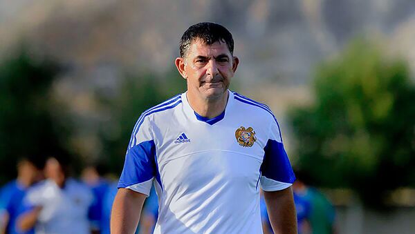 Главный тренер сборной Армении по футболу Армен Гюльбудагянц - Sputnik Արմենիա