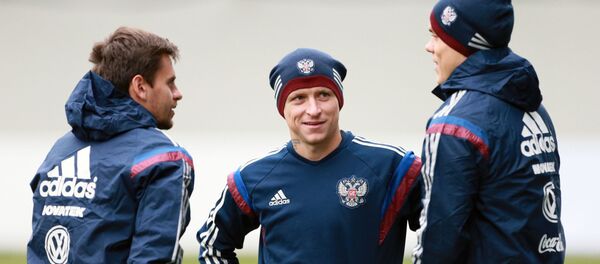 Игроки сборной России по футболу Георгий Щенников, Павел Мамаев, Александр Кокорин на тренировке (7 октября 2015). Химки - Sputnik Армения
