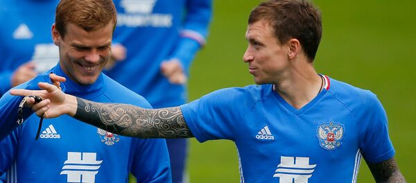 Футболисты Александр Кокорин и Павел Мамаев на тренировке (2 июня 2016). Бад-Рагац - Sputnik Армения