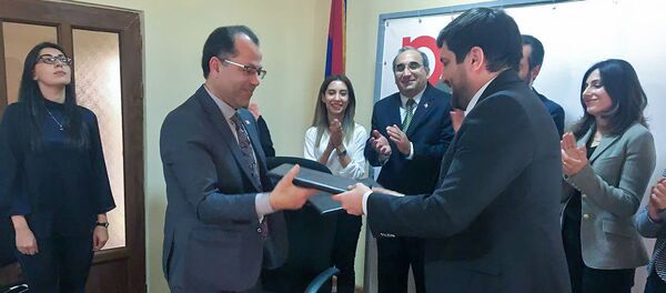 Подписание договора об основании в Армении завода по производству пищевых добавок - Sputnik Армения