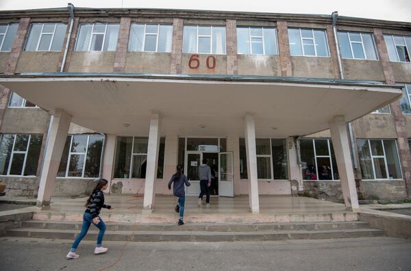 Интерпол не может найти того, кто играл в прятки в селе Коти: иной портрет Вано Сирадегяна - Sputnik Армения