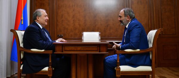 Встреча Президента и премьер-министра Армении Армена Саркисяна и Никола Пашиняна (9 октября 2018). Еревaн Встреча Президента и премьер-министра Армении Армена Саркисяна и Никола Пашиняна (9 октября 2018). Еревaн - Sputnik Արմենիա