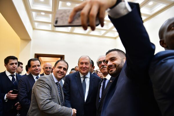 Прием в резиденции президента Армении Армена Саркисяна в честь гостей экономического форума (9 октября 2018). Еревaн - Sputnik Армения