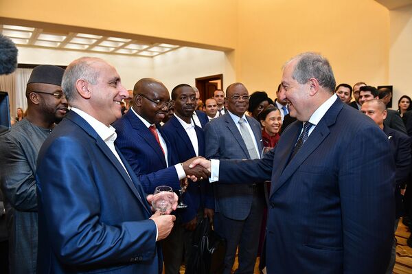 Прием в резиденции президента Армении Армена Саркисяна в честь гостей экономического форума (9 октября 2018). Еревaн - Sputnik Արմենիա