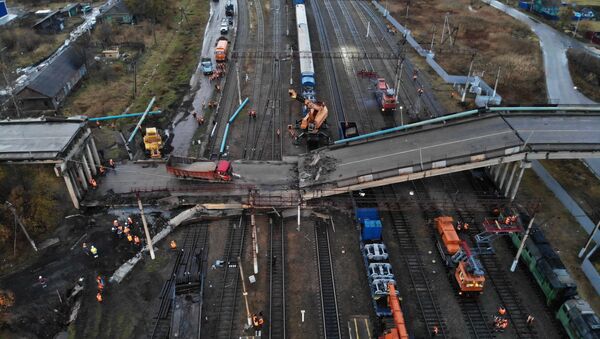 Обрушение моста на ж/д пути в Амурской области - Sputnik Армения