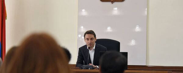 Айк Марутян на заседании старейшин (10 октября 2018). Еревaн - Sputnik Արմենիա