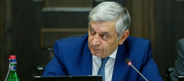 Министр чрезвычайных ситуаций Феликс Цолакян на заседании правительства (10 октября 2018). Еревaн Министр чрезвычайных ситуаций Феликс Цолакян на заседании правительства (10 октября 2018). Еревaн - Sputnik Արմենիա