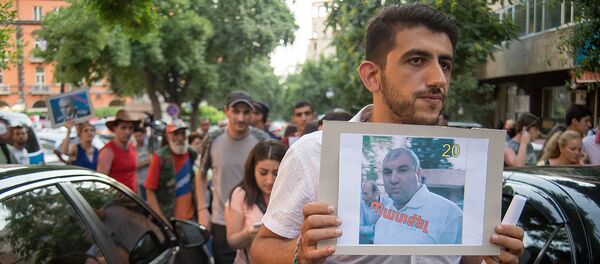 «Ո՛չ թալանին» շարժումը երթ է կազմակերպել դեպի Գլխավոր դատախազության շենք «Ո՛չ թալանին» շարժումը երթ է կազմակերպել դեպի Գլխավոր դատախազության շենք - Sputnik Արմենիա