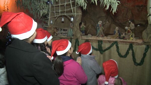 СПУТНИК_Молитва у вертепа и фото с Сантой – сирийские христиане отметили Рождество - Sputnik Արմենիա