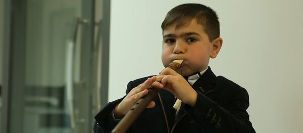 Восьмилетний дудукист сыграл Шалахо для редакции Sputnik Армения - Sputnik Армения