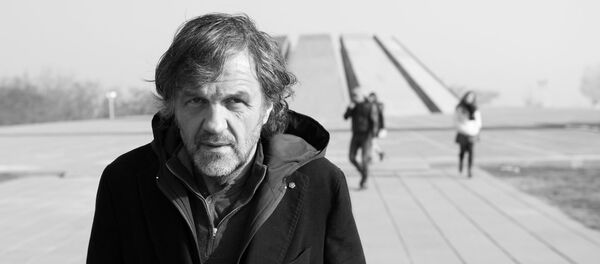 Էմիր Կուստուրիցան այցելել է Հայոց ցեղասպանության զոհերի հիշատակը հավերժացնող հուշահամալիր Էմիր Կուստուրիցան այցելել է Հայոց ցեղասպանության զոհերի հիշատակը հավերժացնող հուշահամալիր - Sputnik Արմենիա