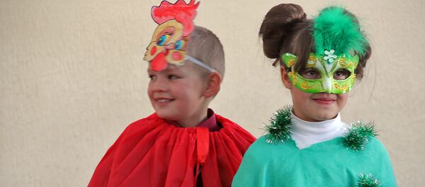 Детский новогодний утренник в Лермонтовской средней школе Детский новогодний утренник в Лермонтовской средней школе - Sputnik Արմենիա