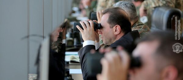 Давид Тоноян посетил совместные армяно-российские военные учения на полигоне имени маршала Баграмяна (10 октября 2018). Еревaн - Sputnik Армения