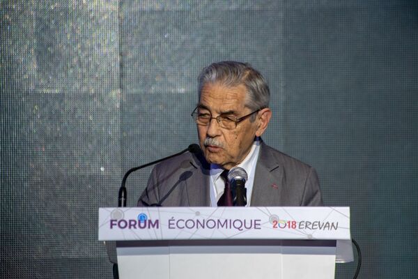 Чего не хватает современным гаджетам: секреты раскрыл французский отец интернета Пузен - Sputnik Армения