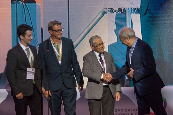 Председатель организации по финансированию тенологий G2iA Филипп Пу, один из создателей технологии интернет-связи Луи Пузен и главный инженер корпорации Synopsys Ерванд Зорян на бизнес-форуме в центре креативных технологий Тумо (10 октября 2018). Еревaн - Sputnik Армения