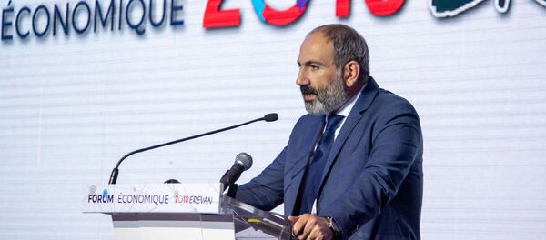 Премьер-министр Армении Никол Пашинян в центре креативных технологий Тумо (10 октября 2018). Еревaн Премьер-министр Армении Никол Пашинян в центре креативных технологий Тумо (10 октября 2018). Еревaн - Sputnik Армения