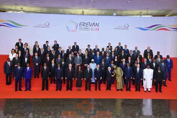 Семейный портрет участников XVII саммита глав государств и правительств стран участниц Франкофонии (11 октября 2018). Еревaн - Sputnik Армения