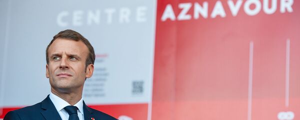 Президент Франции Эмманюэль Макрон в центре Шарля Азнавура (11 октября 2018). Еревaн Президент Франции Эмманюэль Макрон в центре Шарля Азнавура (11 октября 2018). Еревaн - Sputnik Արմենիա