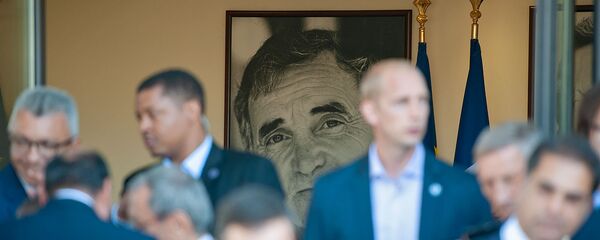 Посетители в центре Шарля Азнавура (11 октября 2018). Еревaн - Sputnik Армения