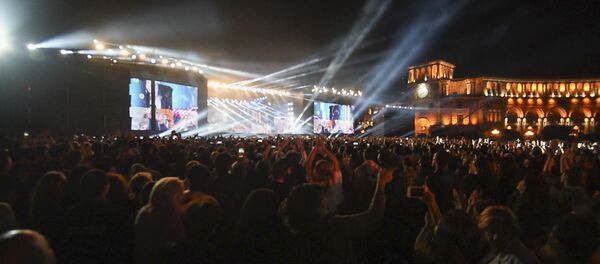 Жить вместе: концерт к саммиту Франкофонии в Ереване — зрелище мирового масштаба Жить вместе: концерт к саммиту Франкофонии в Ереване — зрелище мирового масштаба - Sputnik Армения