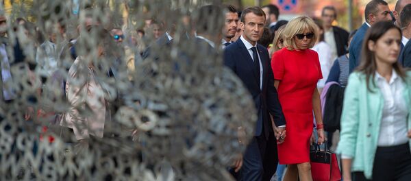 Президент Франции Эммануэль Макрон с супругой Брижит прогулялись по столице (11 октября 2018). Еревaн - Sputnik Армения
