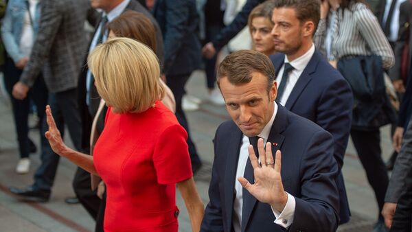 Президент Франции Эммануэль Макрон с супругой Брижит прогулялись по столице (11 октября 2018). Еревaн - Sputnik Армения