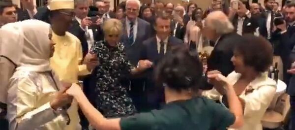 Гости Франкофонии танцуют хоровод под армянскую музыку - Sputnik Армения