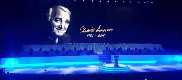 Экран с изображением неправильной даты рождения Азнавура на XVII саммите Франкофонии (11 октября 2018). Еревaн Экран с изображением неправильной даты рождения Азнавура на XVII саммите Франкофонии (11 октября 2018). Еревaн - Sputnik Արմենիա