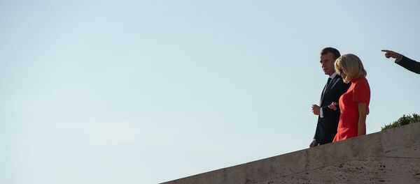 Президент Франции Эммануэль Макрон с супругой Брижит прогулялись по столице (11 октября 2018). Еревaн - Sputnik Արմենիա