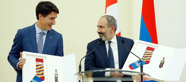 Официальный ужин в честь официального визита Джастина Трюдо в Армению в резиденции премьер-министра Армении (12 октября 2018). Еревaн Официальный ужин в честь официального визита Джастина Трюдо в Армению в резиденции премьер-министра Армении (12 октября 2018). Еревaн - Sputnik Արմենիա