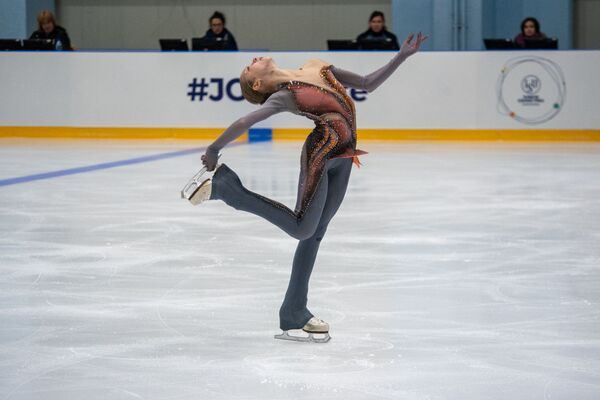 Выступление Александры Трусовой на юниорской серии Гран-при по фигурному катанию среди одиночниц (12 октября 2018). Еревaн Выступление Александры Трусовой на юниорской серии Гран-при по фигурному катанию среди одиночниц (12 октября 2018). Еревaн - Sputnik Армения