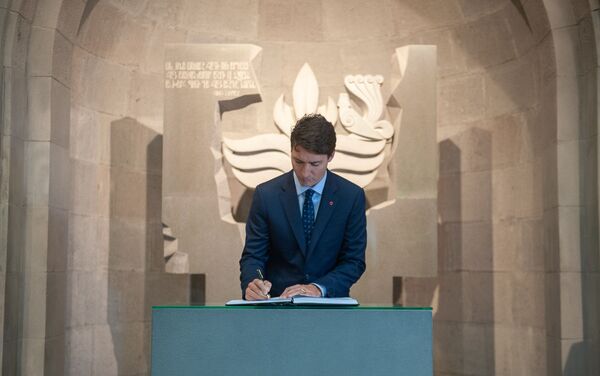 Премьер-министр Канады Джастин Трюдо посетил музей-институт Геноцида армян (13 октября 2018). Еревaн - Sputnik Армения