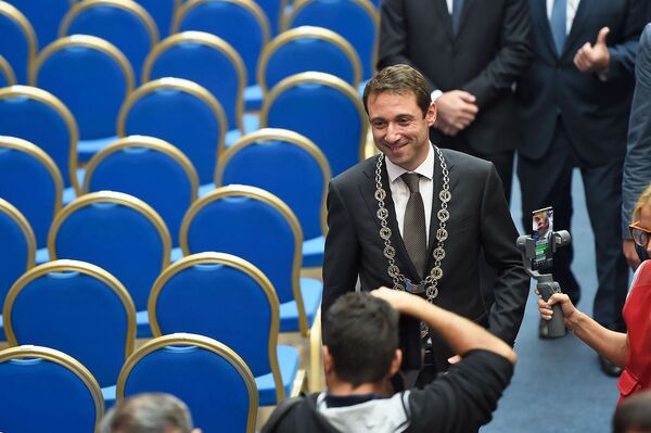 Խենթ 2018-ը. Մակրոնի քոչարին, Տրյուդոյի գուլպաները, Մարկելի սելֆին ու Ֆրանկլին Գոնսալեսը Խենթ 2018-ը. Մակրոնի քոչարին, Տրյուդոյի գուլպաները, Մարկելի սելֆին ու Ֆրանկլին Գոնսալեսը - Sputnik Արմենիա