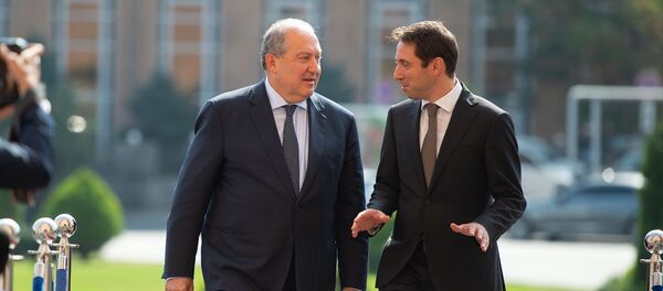 Президент Армении Армен Саркисян и мэр Еревана Айк Марутян перед церемонией инаугурации (13 октября 2018). Еревaн Президент Армении Армен Саркисян и мэр Еревана Айк Марутян перед церемонией инаугурации (13 октября 2018). Еревaн - Sputnik Армения