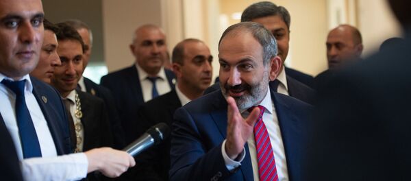 Премьер-министр Армении Никол Пашинян после церемонии инаугурации мэра Еревана (13 октября 2018). Ереван - Sputnik Արմենիա
