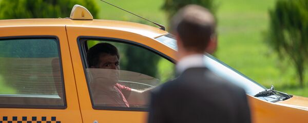 Мэр Еревана Айк Марутян в ожидании гостей перед церемонией инаугурации (13 октября 2018). Еревaн - Sputnik Армения