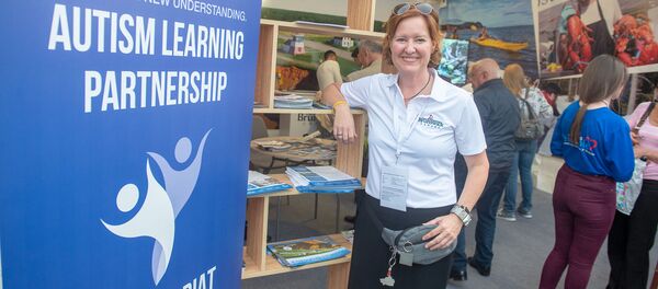 Педагог организации Партнерство по обучению аутистов (Канада) Натали Лежер Педагог организации Партнерство по обучению аутистов (Канада) Натали Лежер - Sputnik Արմենիա