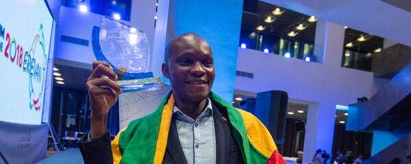 Лауреат премии Лучший молодой предприниматель Франкофонии 2018 Коку Клютче (Того) Лауреат премии Лучший молодой предприниматель Франкофонии 2018 Коку Клютче (Того) - Sputnik Армения