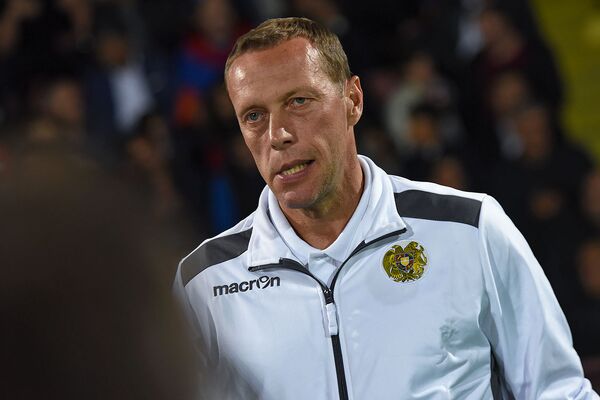 С Мхитаряном и без — в чем проблема: Роман Березовский об игре сборной Армении и Хашманяне С Мхитаряном и без — в чем проблема: Роман Березовский об игре сборной Армении и Хашманяне - Sputnik Армения