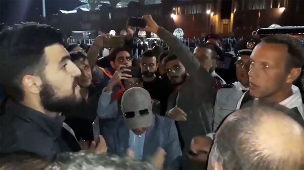 Футбольные болельщики хотели встретиться с футболистами сборной - Sputnik Армения