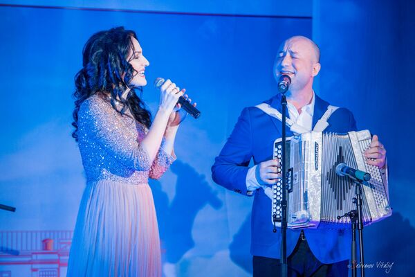 Российская звезда в свите Аллы Пугачевой не ходит, но заражает любовью к армянскому дудуку - Sputnik Армения