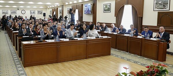 Первое заседание новоизбранного Совета старейшин столицы (10 октября 2018). Еревaн - Sputnik Արմենիա