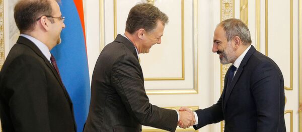 Премьер-министр Армении Никол Пашинян принял заместителя помошника Гос.секретаря США по вопросам Европы и Евразии Джорджа Кента (15 октября 2018). Еревaн Премьер-министр Армении Никол Пашинян принял заместителя помошника Гос.секретаря США по вопросам Европы и Евразии Джорджа Кента (15 октября 2018). Еревaн - Sputnik Армения