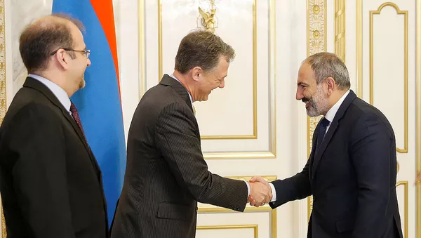 Премьер-министр Армении Никол Пашинян принял заместителя помошника Гос.секретаря США по вопросам Европы и Евразии Джорджа Кента (15 октября 2018). Еревaн - Sputnik Армения