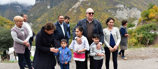 Президент Армен Саркисян на ярмарке «Праздник урожая», посвящённой Дню работника сельского хозяйства (14 октября 2018). Карабах Президент Армен Саркисян на ярмарке «Праздник урожая», посвящённой Дню работника сельского хозяйства (14 октября 2018). Карабах - Sputnik Արմենիա