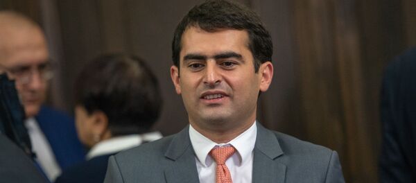 Министр связи, транспорта и ИТ Акоп Аршакян перед началом заседания Правительства Армении (16 октября 2018). Еревaн Министр связи, транспорта и ИТ Акоп Аршакян перед началом заседания Правительства Армении (16 октября 2018). Еревaн - Sputnik Армения