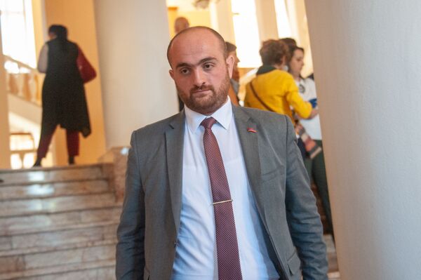 Семейный подряд и злоупотребления в армянских школах: глава Арагацотна начал проверки Семейный подряд и злоупотребления в армянских школах: глава Арагацотна начал проверки - Sputnik Армения