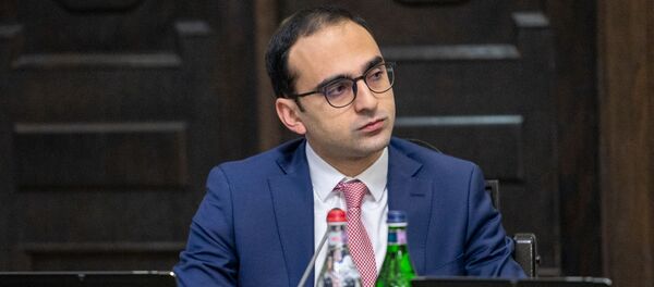 Вице-премьер Тигран Авинян на заседании Правительства Армении (16 октября 2018). Еревaн Вице-премьер Тигран Авинян на заседании Правительства Армении (16 октября 2018). Еревaн - Sputnik Արմենիա